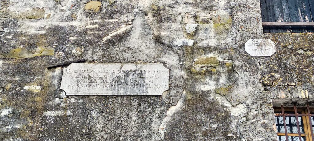 Plaque placed on the building of the Chancellery of Strassoldo